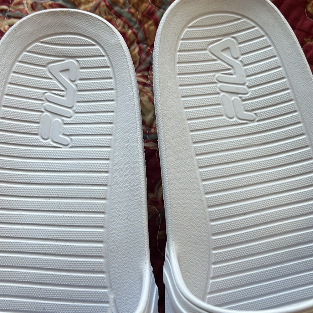 Fila slides NWT size m/8, w/9 - Picture 3 of 10
